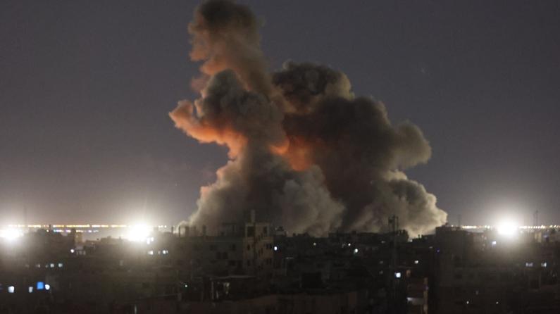 Das völkermörderische Israel hat Rafah angegriffen: Es gibt viele Tote und Verletzte