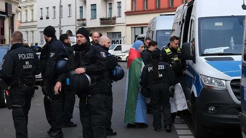 Die Berliner Polizei ging hart gegen pro-palästinensische Demonstranten vor