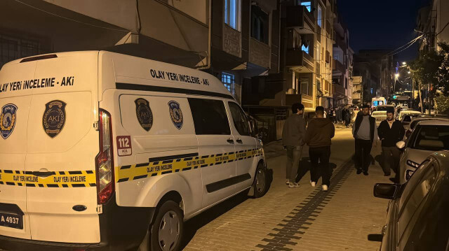 Angehörige, die nach Hause kamen, boten einen schrecklichen Anblick: In Küçükçekmece wurde der leblose Körper einer Frau gefunden