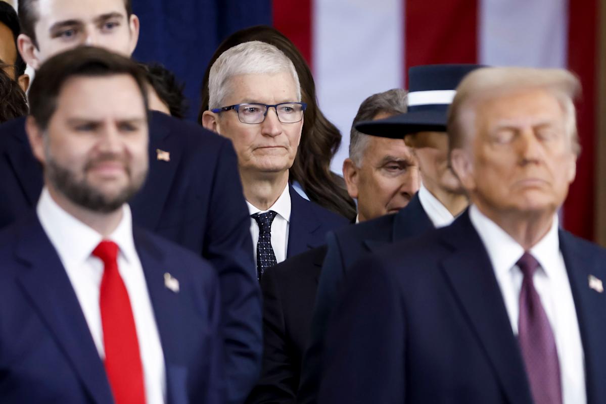 Apple’s difficult 2025 is Tim Cook’s biggest test yet