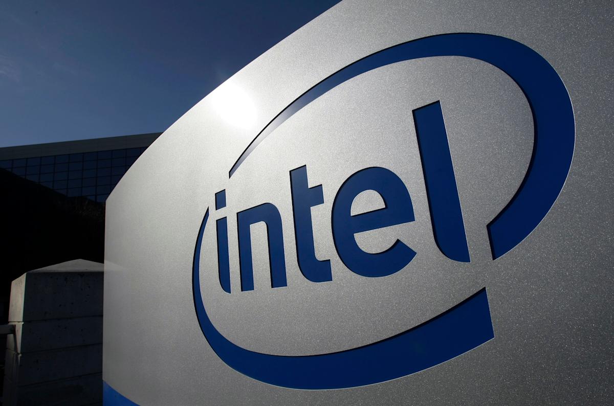 Intel’s new chip manufacturing technology is its greatest hope for a turnaround — and its biggest risk