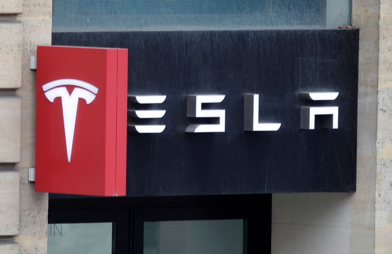 Tesla’s Optimus humanoid robot program head exiting firm, Bloomberg News reports